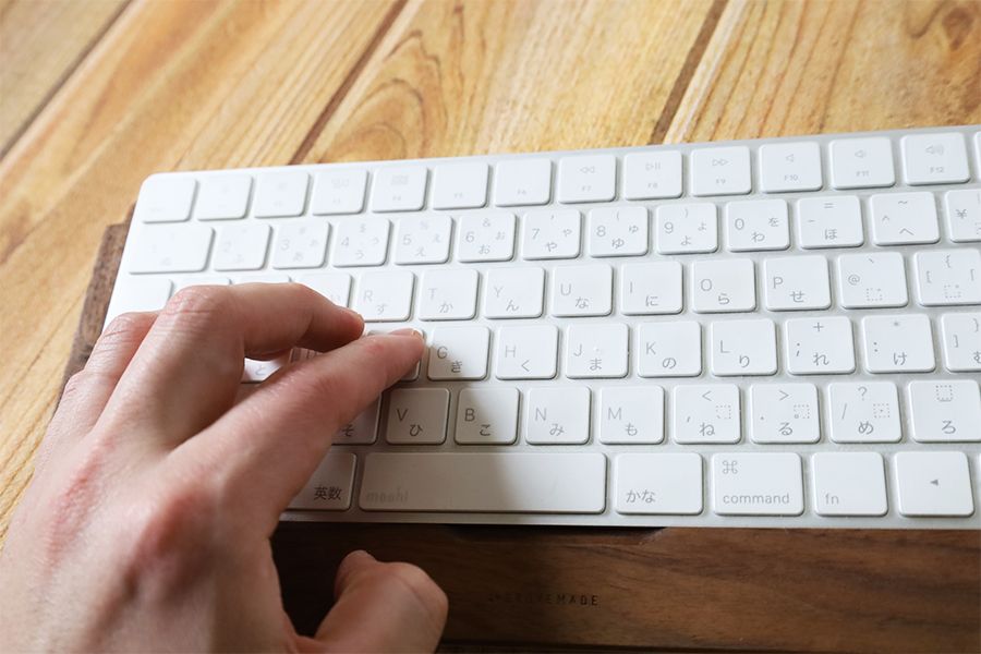 Magick Keyboardはキーストロークが浅いので人によるがMacBookが打ちやすいのであれば問題なし