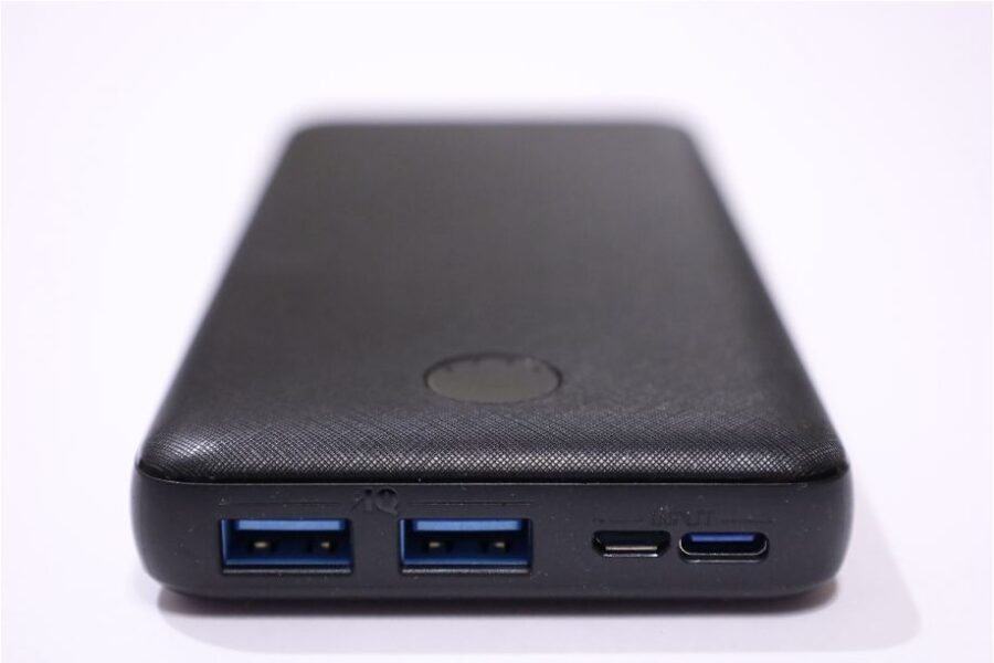 Anker PowerCore Essential 20000のポート部分
