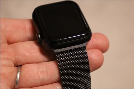 【比較レビュー】Apple Watchの1,000円BRGミラネーゼループバンド購入。純正バンドと比較手に持ってみる２
