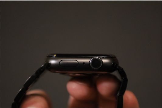 『JEDirectr』Apple Watch王道ステンレスバンドの本体装着横からチェック