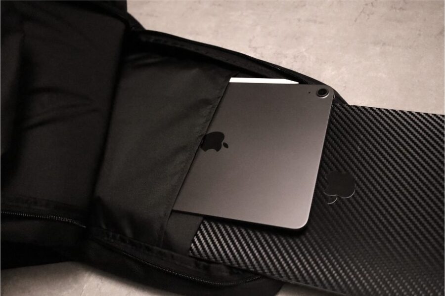 Incase Nylon BackpackのMacBookとiPad両方入れることが可能