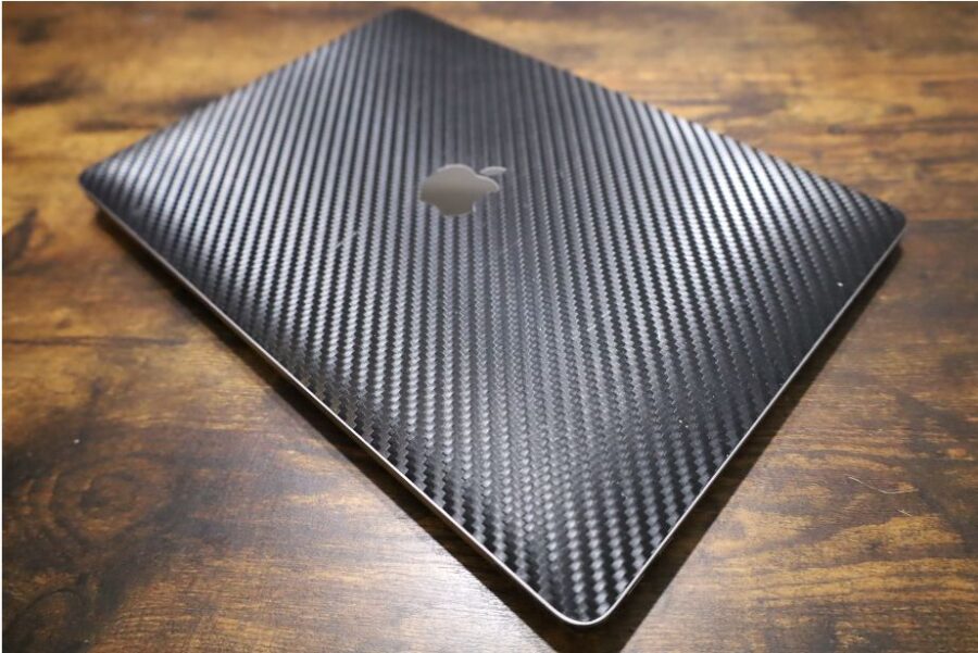 Wraplus for MacBook スキンシールを1年半利用後の斜めからの画像