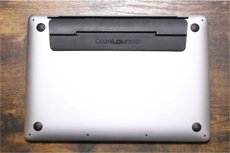Wraplus for MacBook スキンシールを1年半利用後の背面状態
