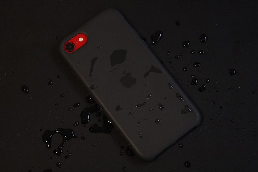 iPhoneApple純正シリコンケースは水しぶきに強いから吹いたらすぐ取れる