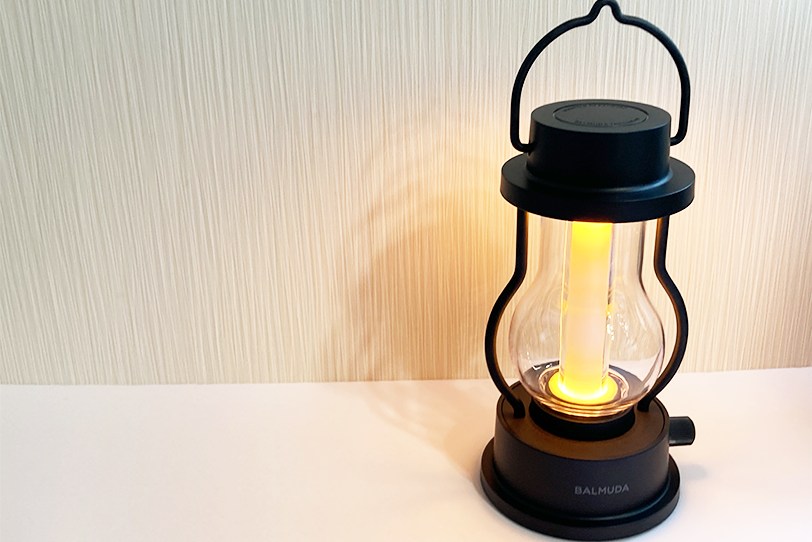 BALMUDA(バルミューダ)The Lantern L02Aの暖色を部屋で使用
