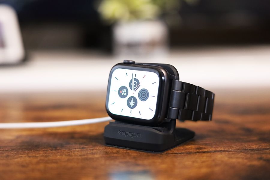Apple WatchのSpigen充電器