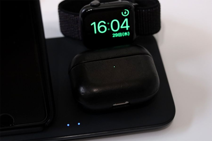 Anker PowerWave+ 3-in-1 Stand with Watch HolderとApple Watchを充電していてもAirPodsProの充電も問題なく行える