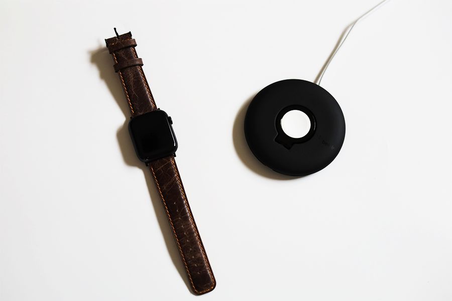 Belkin Apple Watch充電スタンド F8J218BT-Aは長いバンドでも相性が良い