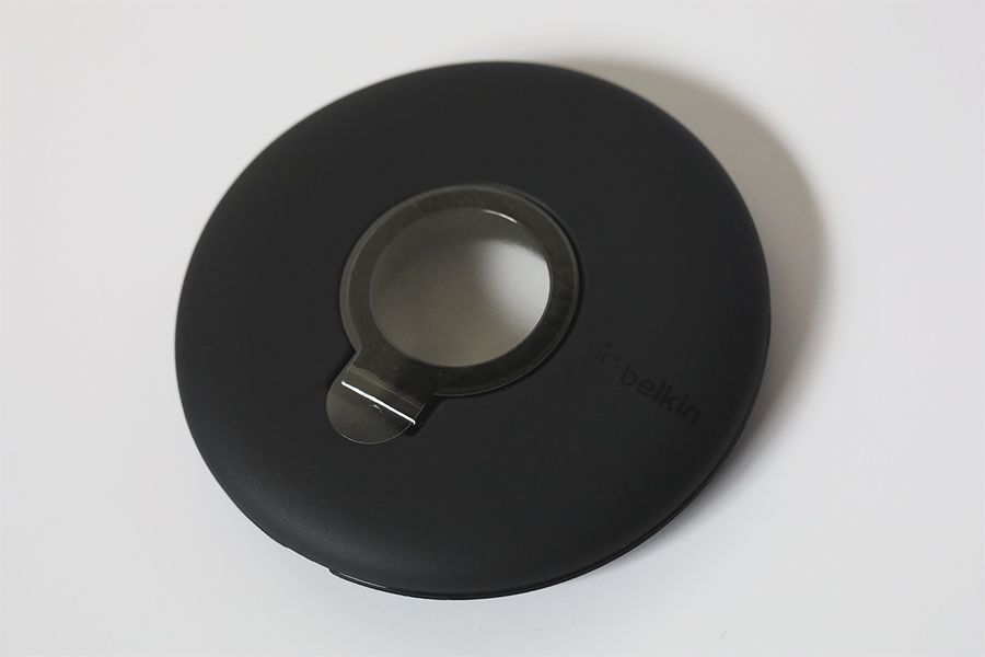 Belkin Apple Watch充電スタンド F8J218BT-Aの本体はドッキング部分に保護シールあり