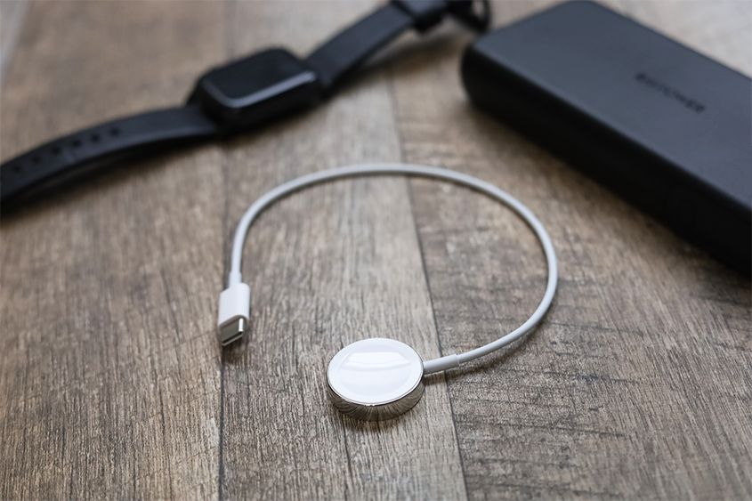 Apple Watch 磁気充電ケーブル「0.3m」レビュー｜外出時のバッテリー充電の最適解