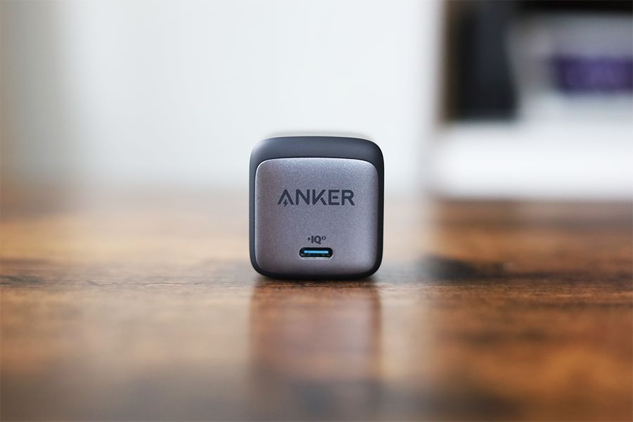 Anker Nano Ⅱ 45W充電器は4㎝角