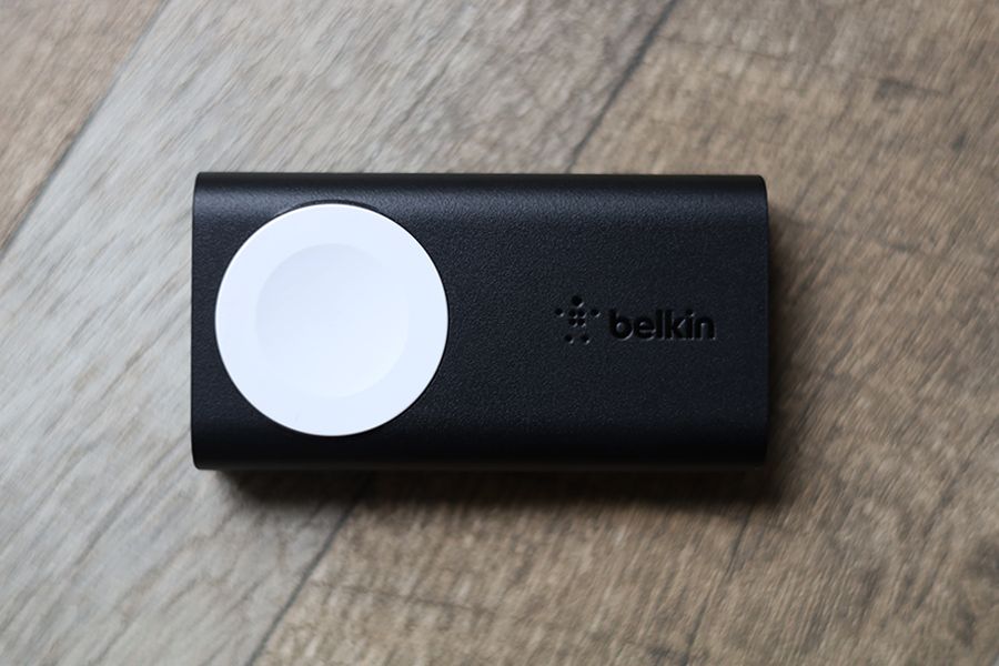 Belkin BOOST CHARGE Apple Watch用モバイルバッテリーの表面