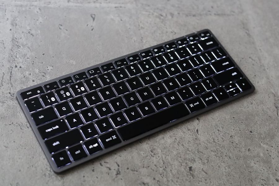Satechi Slim X1 Bluetooth Backlit Keyboardの外観