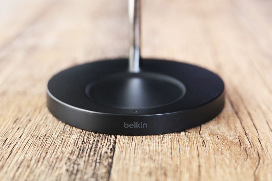 Belkin boost charge pro 2-in-1の本体全面ロゴ部分