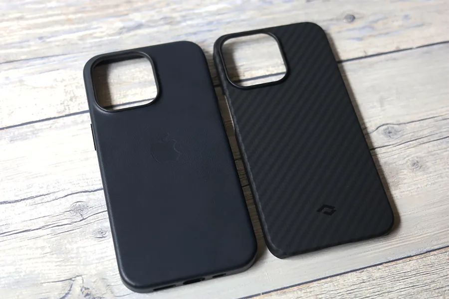 iPhone 13 Pro用PITAKA MagEZ Case 2とiPhone レザーケースの比較
