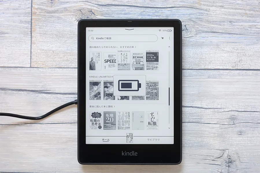 Kindle Paperwhiteのシグニチャーエディション第11世代をワイヤレスに乗せた状態