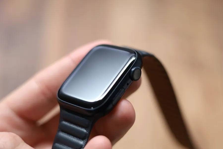 Apple Watch 7は濃い青ダークネイビー