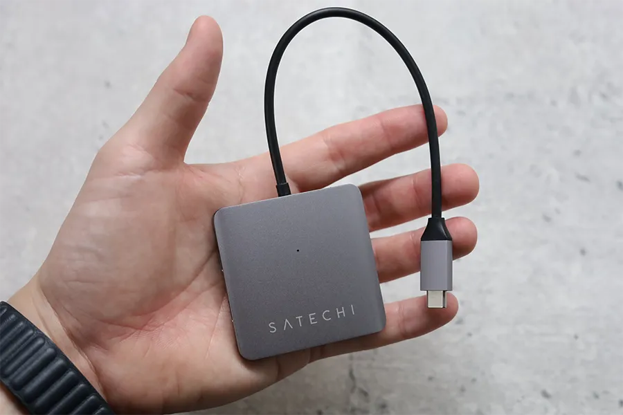 Satechi 4ポート USB-C データハブは手のひらサイズ感