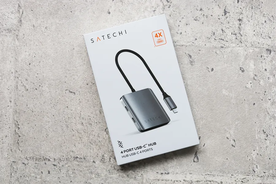 Satechi 4ポートデータハブ USB-Cの外箱
