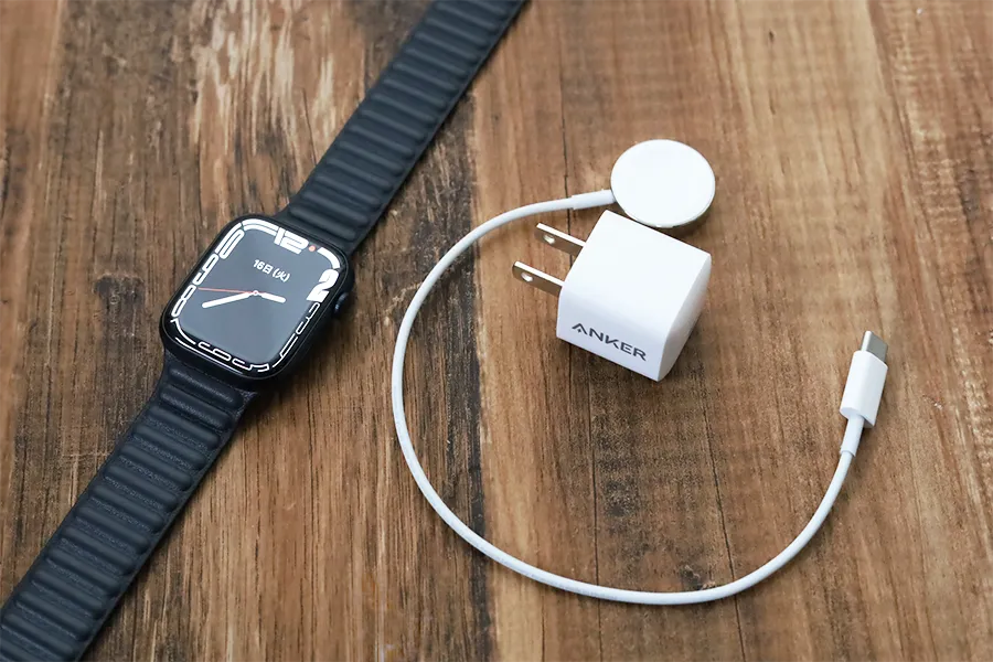 Apple Watch 6と7比較本体と充電器とケーブル