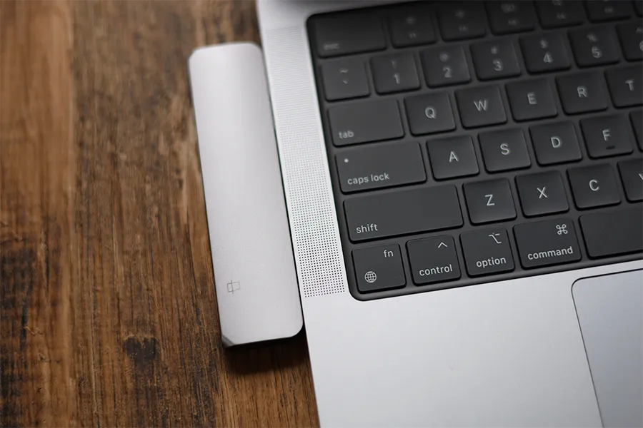 新型 M1 MacBook Pro 14インチとSatechiの2ポートハブも使用可能