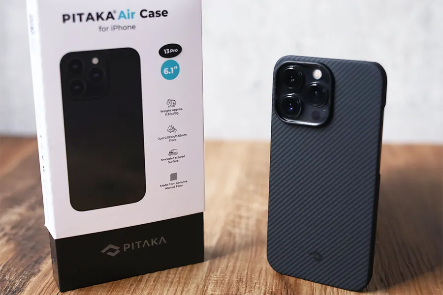 iPhone 13 Pro PITAKA Air Caseの本体と外箱