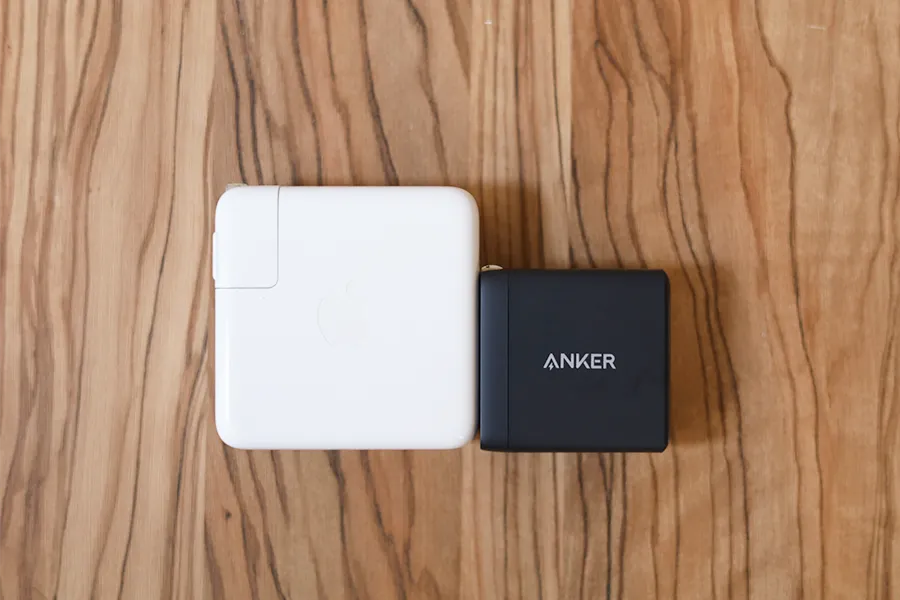 Anker PowerPort III 2-Port 65WとApple純正充電器を比較