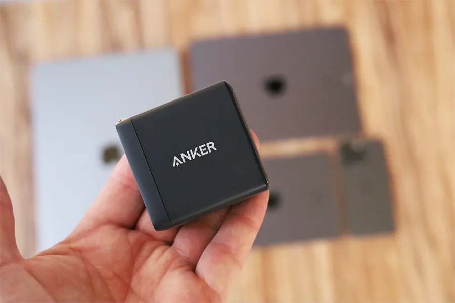 Anker PowerPort III 2-Port 65WとMacBookiPhoneiPad