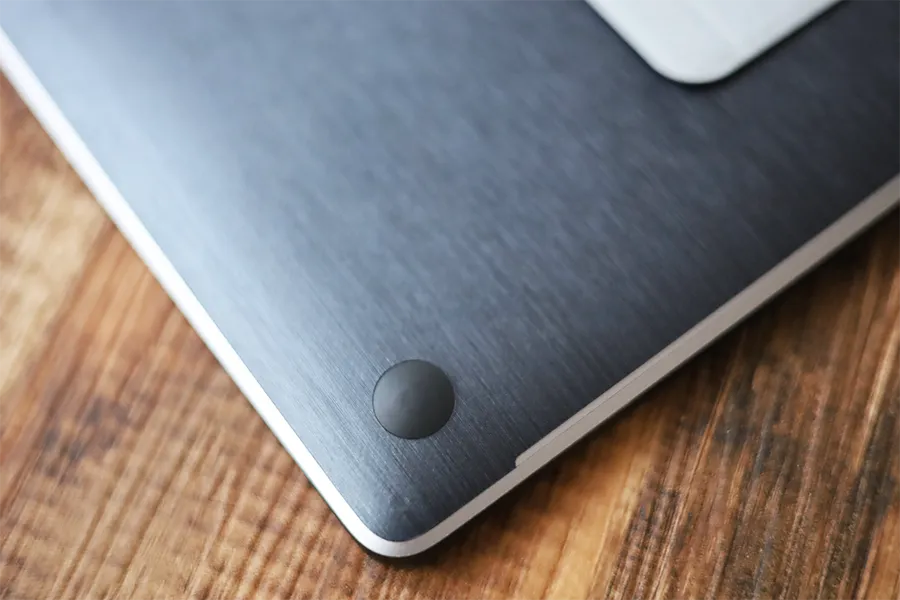 MacBook Pro 13インチの背面の滑り止め