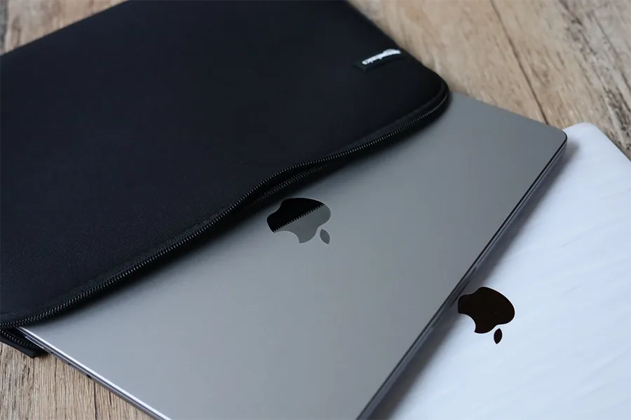 MacBook用のAmazonベーシックケースはMacBook2台持ち可能