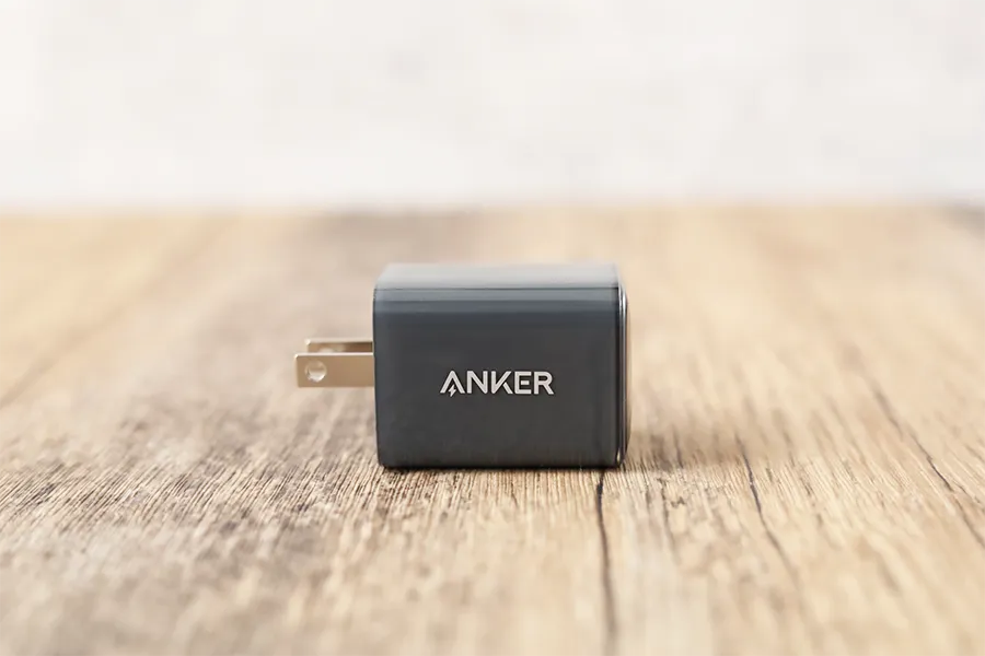 Anker 521 Charger (Nano Pro) USB-PD 40Wの側面にロゴあり