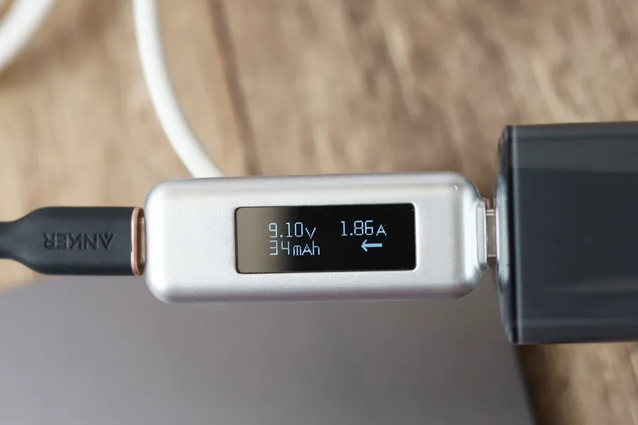 Anker 521 Charger (Nano Pro) USB-PD 40Wのタブレット充電時逆側