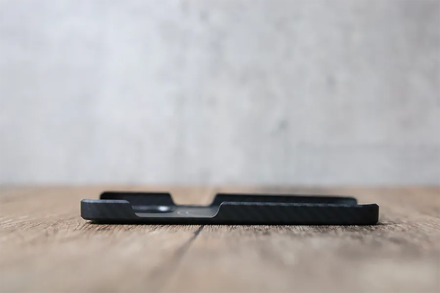 iPhone 13 Pro用 PITAKA MagEZ Case 2 アラミド繊維浮織の側面
