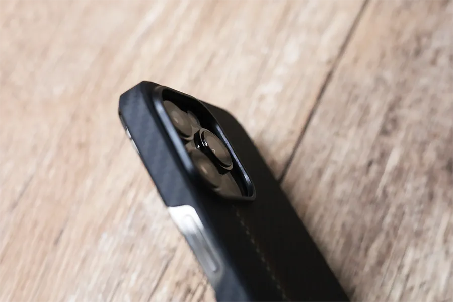 iPhone 13 Pro用 PITAKA MagEZ Case 2 アラミド繊維浮織のカメラ部分