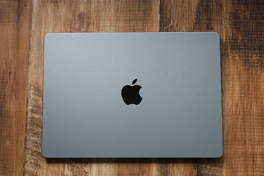 MacBook Proのスペースグレイの本体