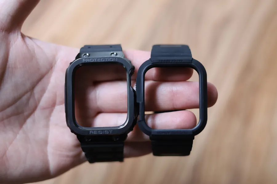 Apple Watchのamband ムービングフォートレスクラシックとSPIGENバンド比較