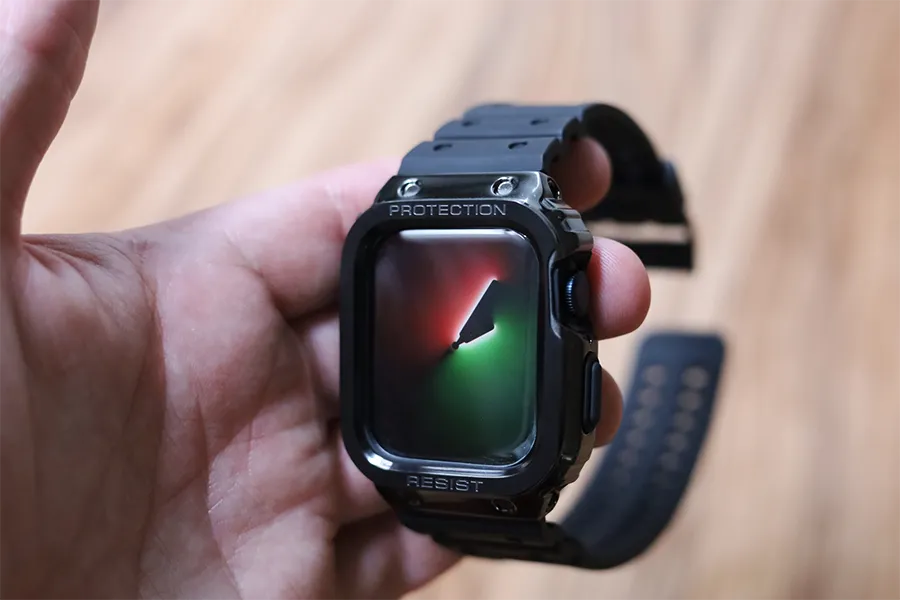 Apple Watchのamband ムービングフォートレスクラシックをApple Watchに装着後