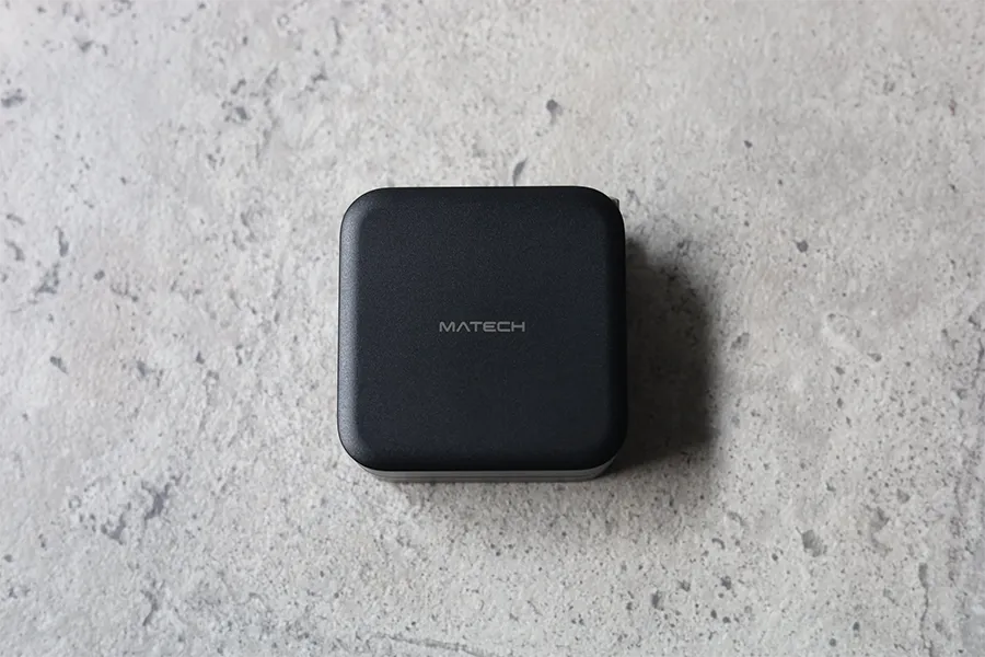 MATECH Sonicharge 100W Pro の充電器の外観