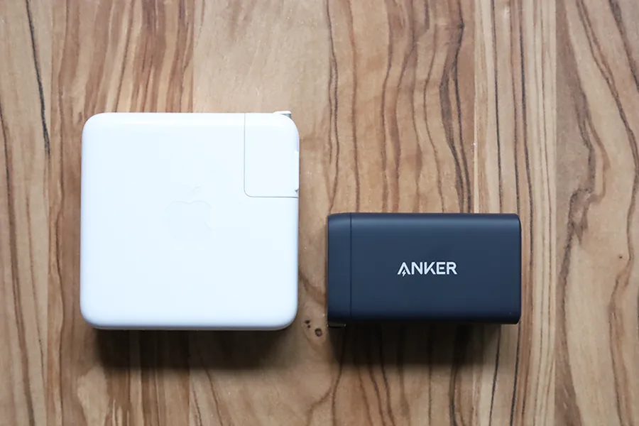 Anker PowerPort III 3-Port 65W PodとApple純正充電器61Wと比較