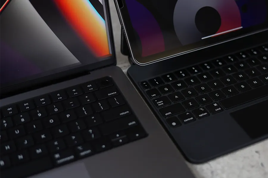 MacBookとiPadMagic Keyboardのアップ