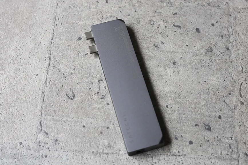 Satechi USB-C Proハブ Max 8i-in2の表面