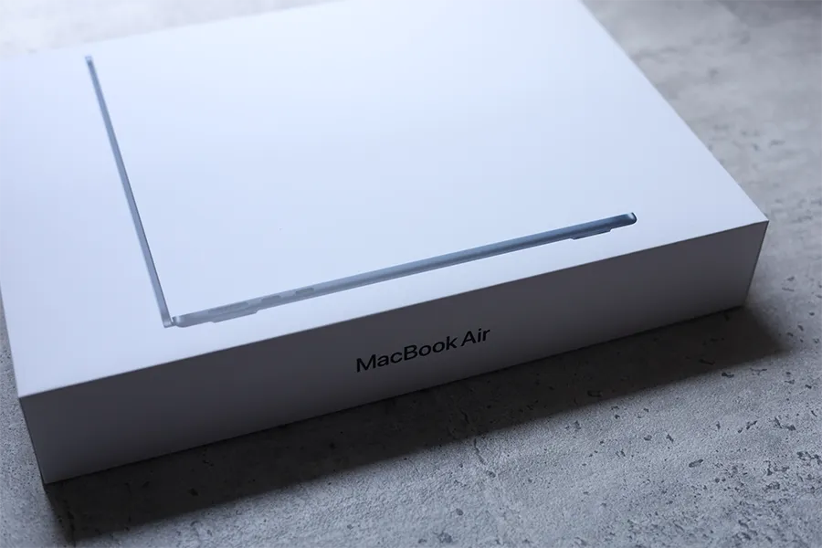 M2 MacBook Airの外箱側面