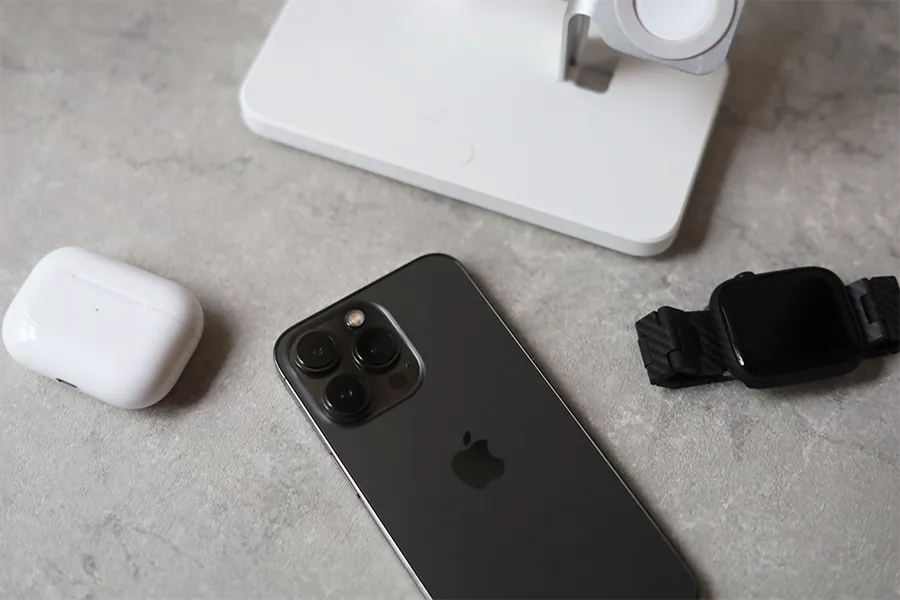ESR 3-in-1 HaloLock でiPhone・AirPods Pro・Apple Watch