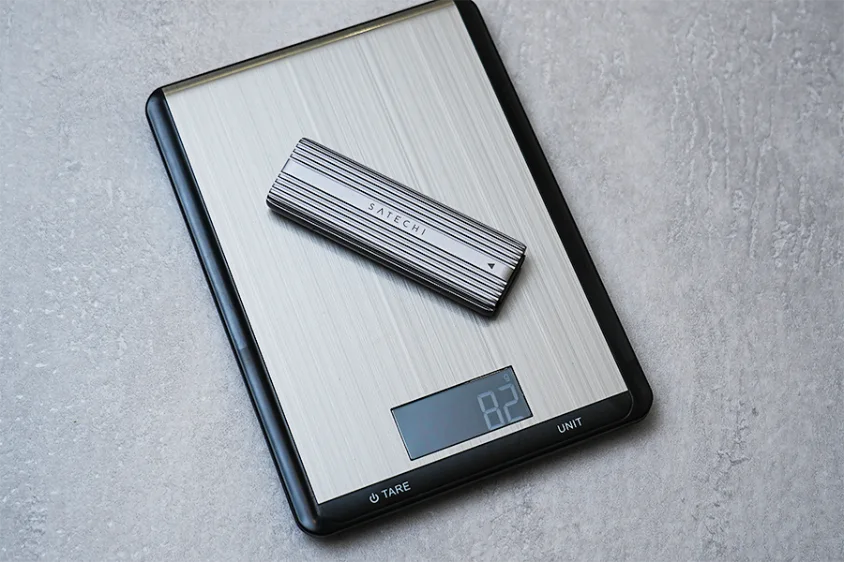 Satechi USB-C M.2 SSDケース の重量82g