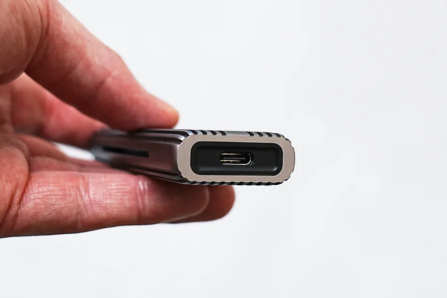 Satechi USB-C M.2 SSDケース のポート