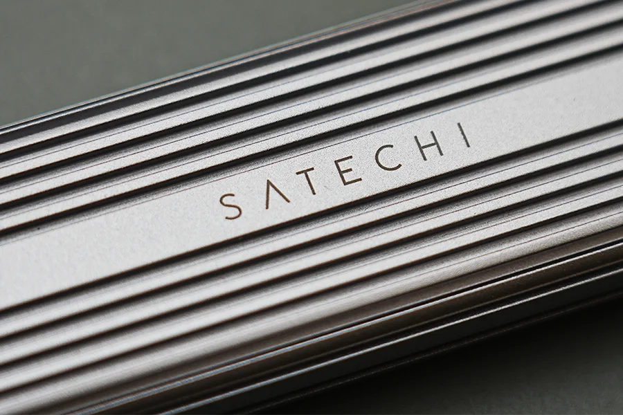 Satechi USB-C M.2 SSDケース ロゴアップ