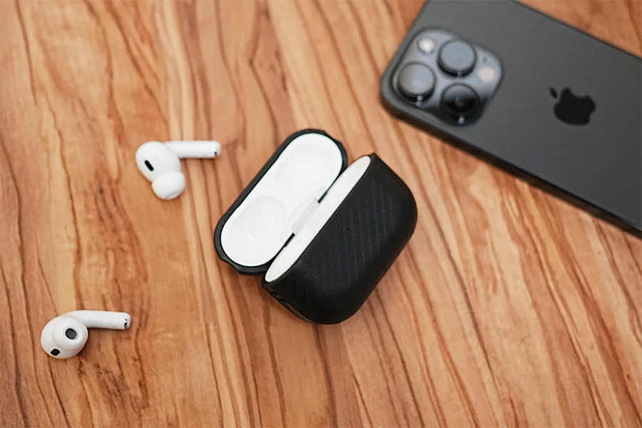 Moment AirPods Pro caseとiPhone 14 Pro