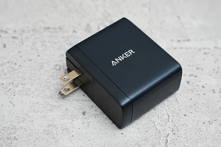 Anker 736 charger（Nano Ⅱ 100W）プラグ出した状態