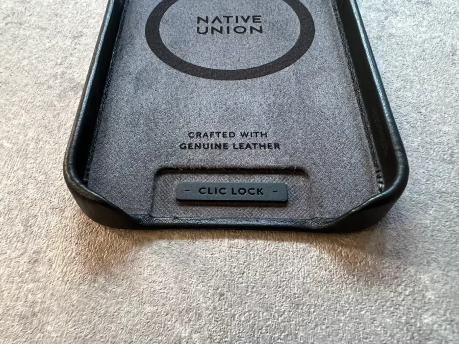 Native Union ClicClassic MagSafeケース（イタリアンレザー）のレザースリング装着部分