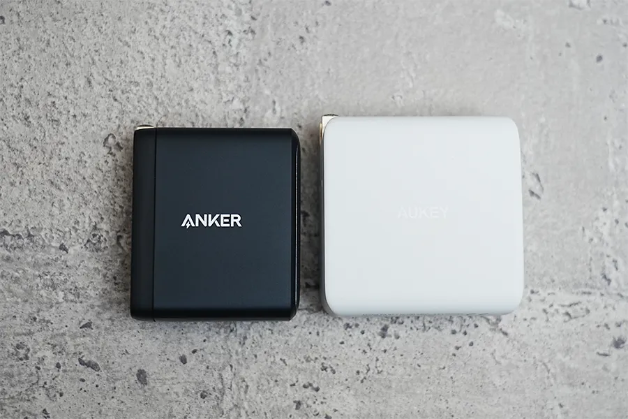 Anker 736 charger（Nano Ⅱ 100W）とその他100W 充電器のサイズ違い